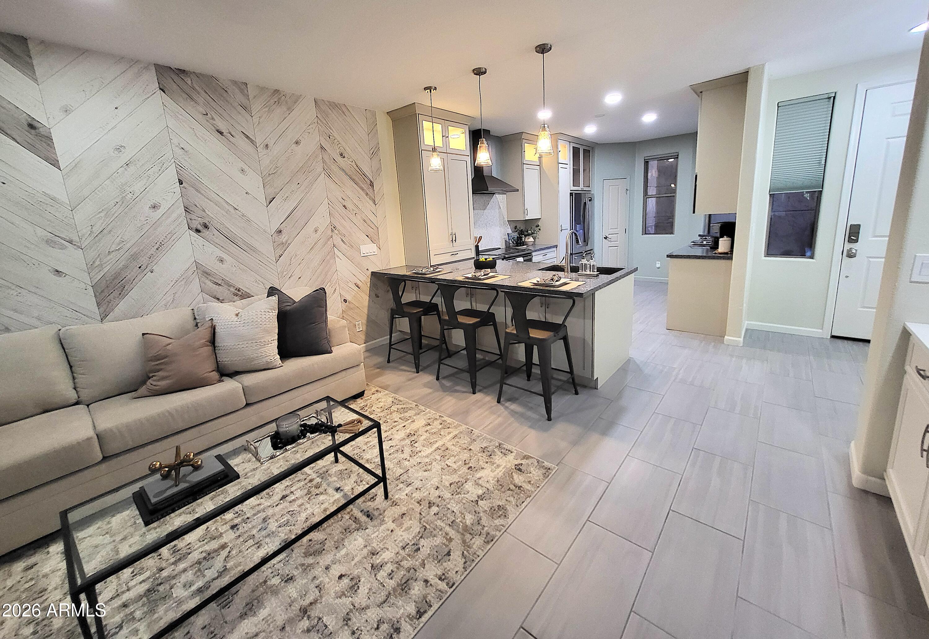 15221 N CLUBGATE Drive 1128