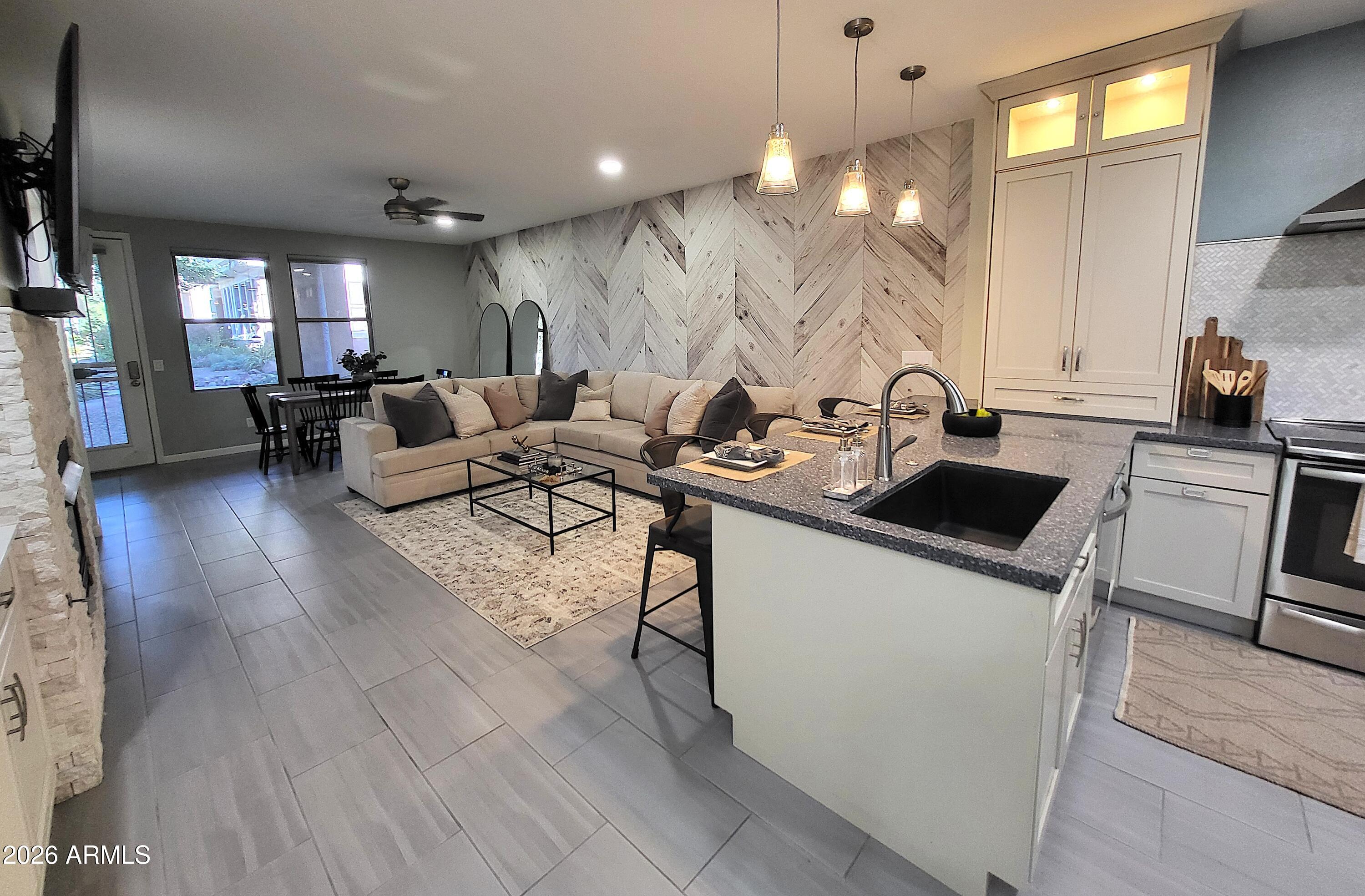 15221 N CLUBGATE Drive 1128