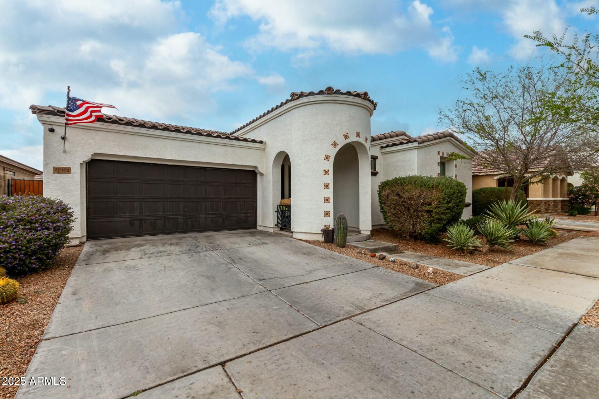 22452 E CALLE DE FLORES --