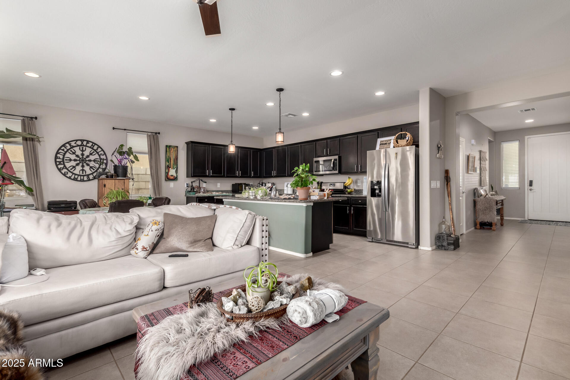 22452 E CALLE DE FLORES --