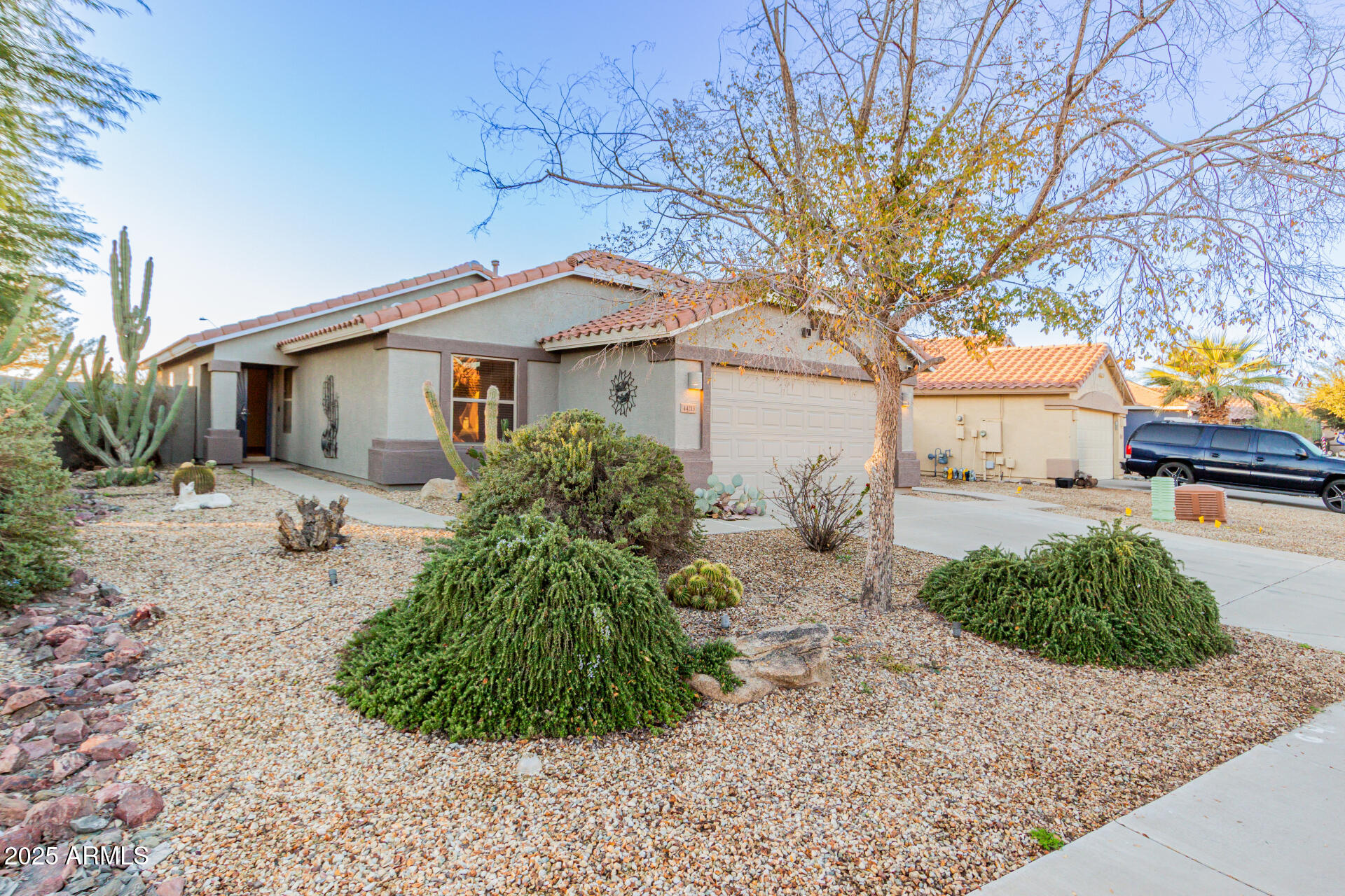 44213 W CYPRESS Lane