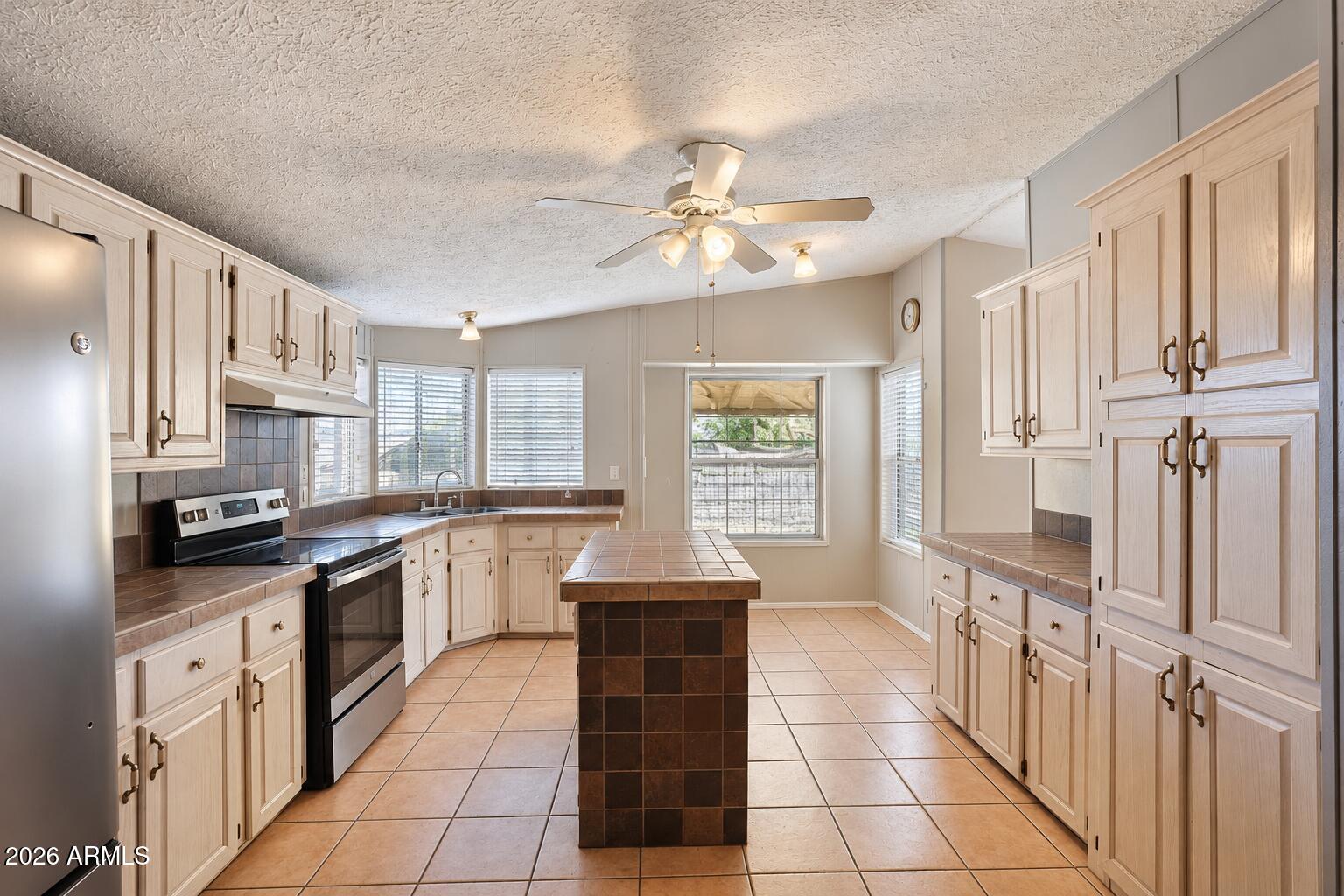 4140 W OUTER Drive