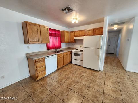 Single Family Residence in Arizona City AZ 15856 Moon Valley Road 3.jpg