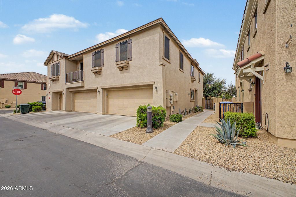 Photo of 1438 N 80th Lane, Phoenix, AZ 85043 (MLS # 7028233)