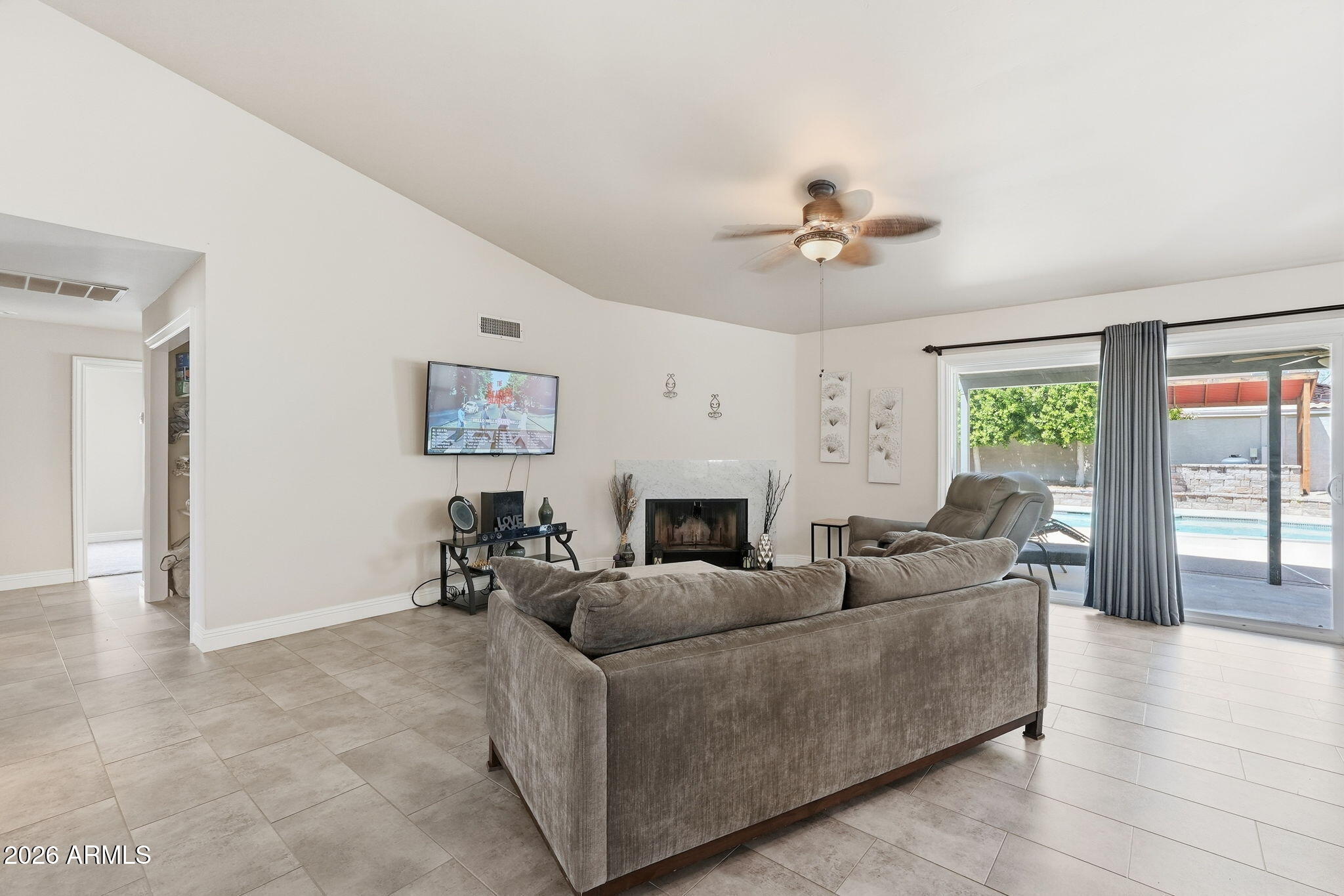 5536 E BEVERLY Lane