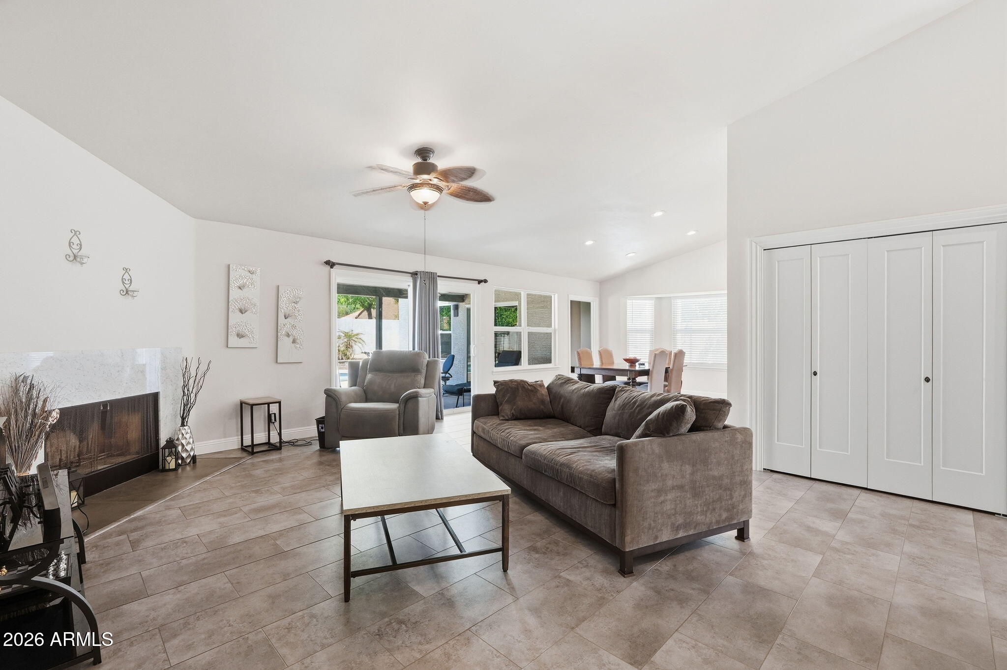 5536 E BEVERLY Lane
