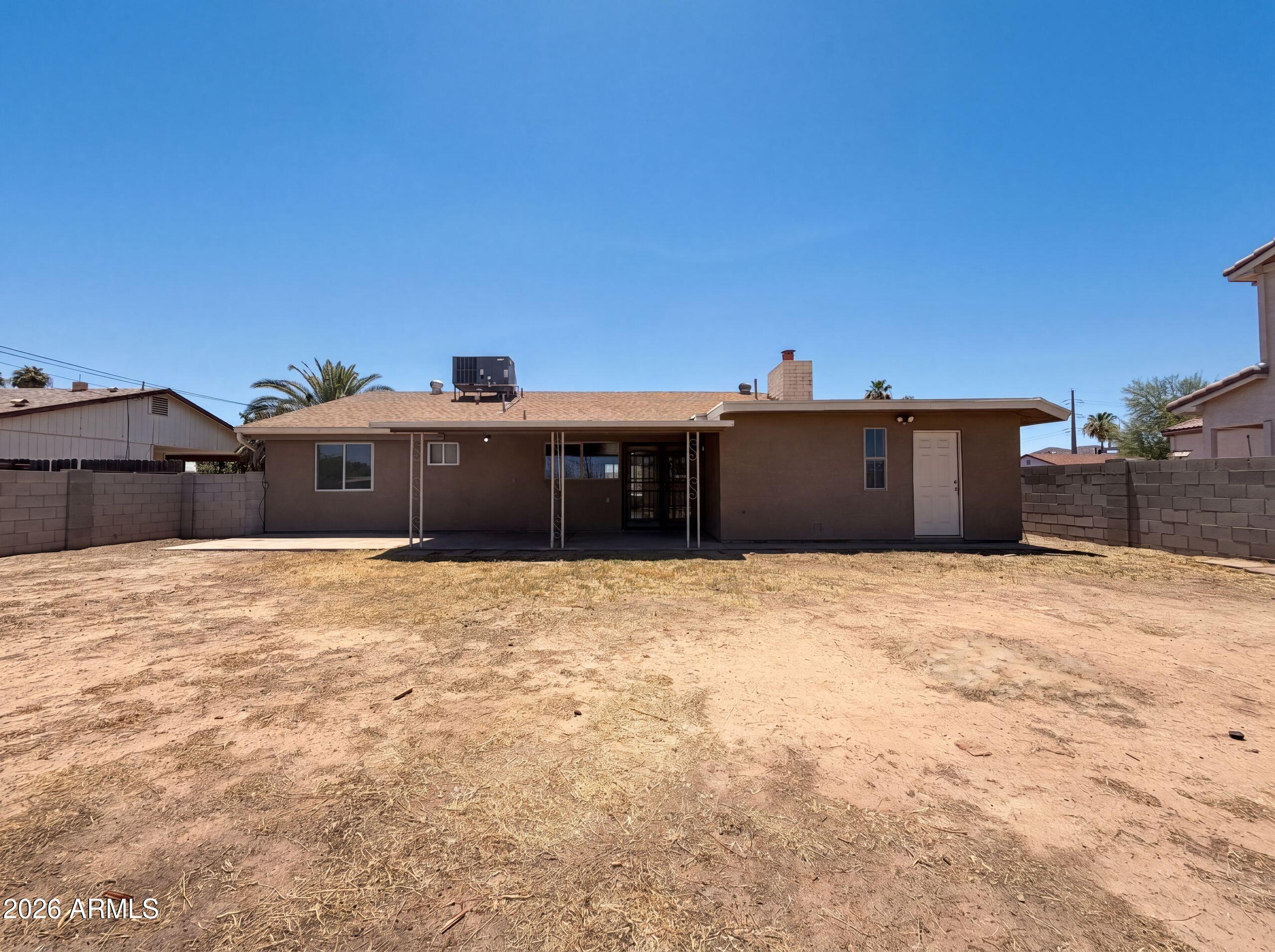 2702 W CARTER Drive
