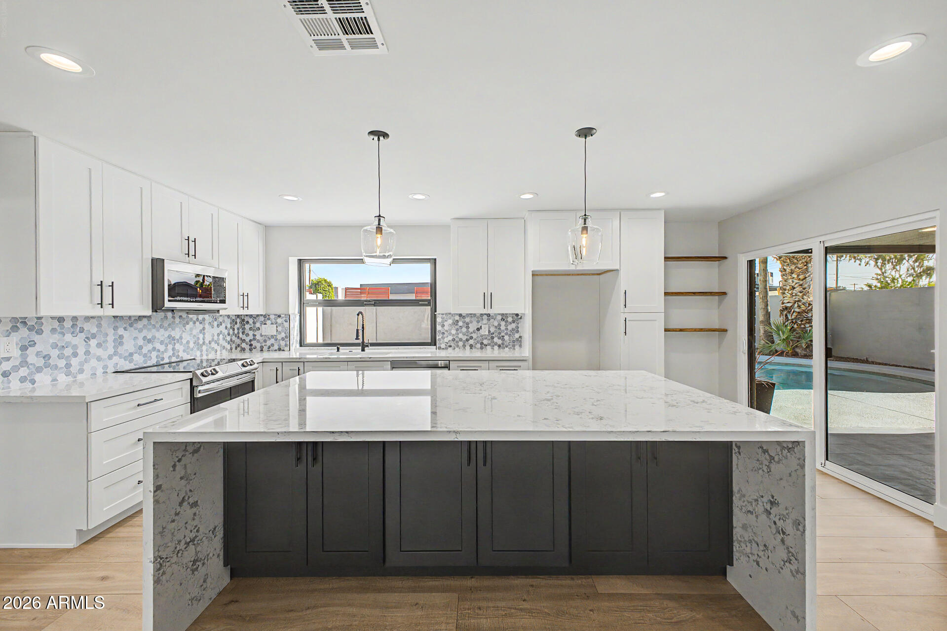 8013 E HUBBELL Street