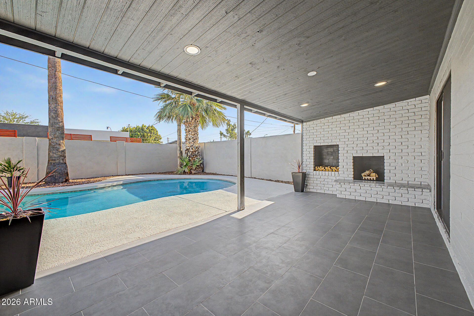 8013 E HUBBELL Street