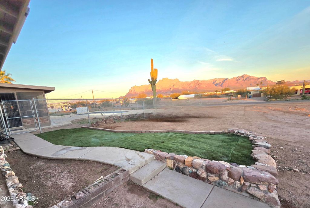Photo of 522 S Cortez Road, Apache Junction, AZ 85119 (MLS # 6905047)