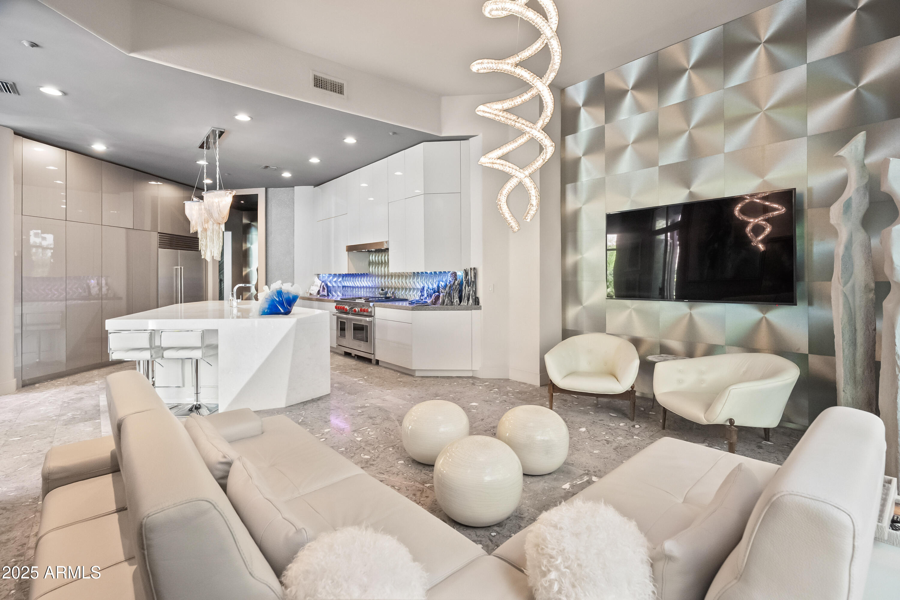 10554 E BLANCHE Drive