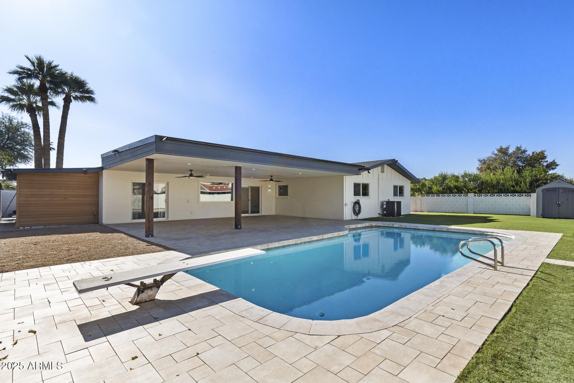 6128 E EDGEMONT Avenue