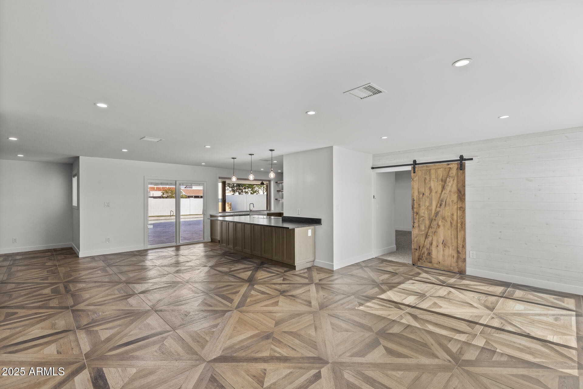 6128 E EDGEMONT Avenue