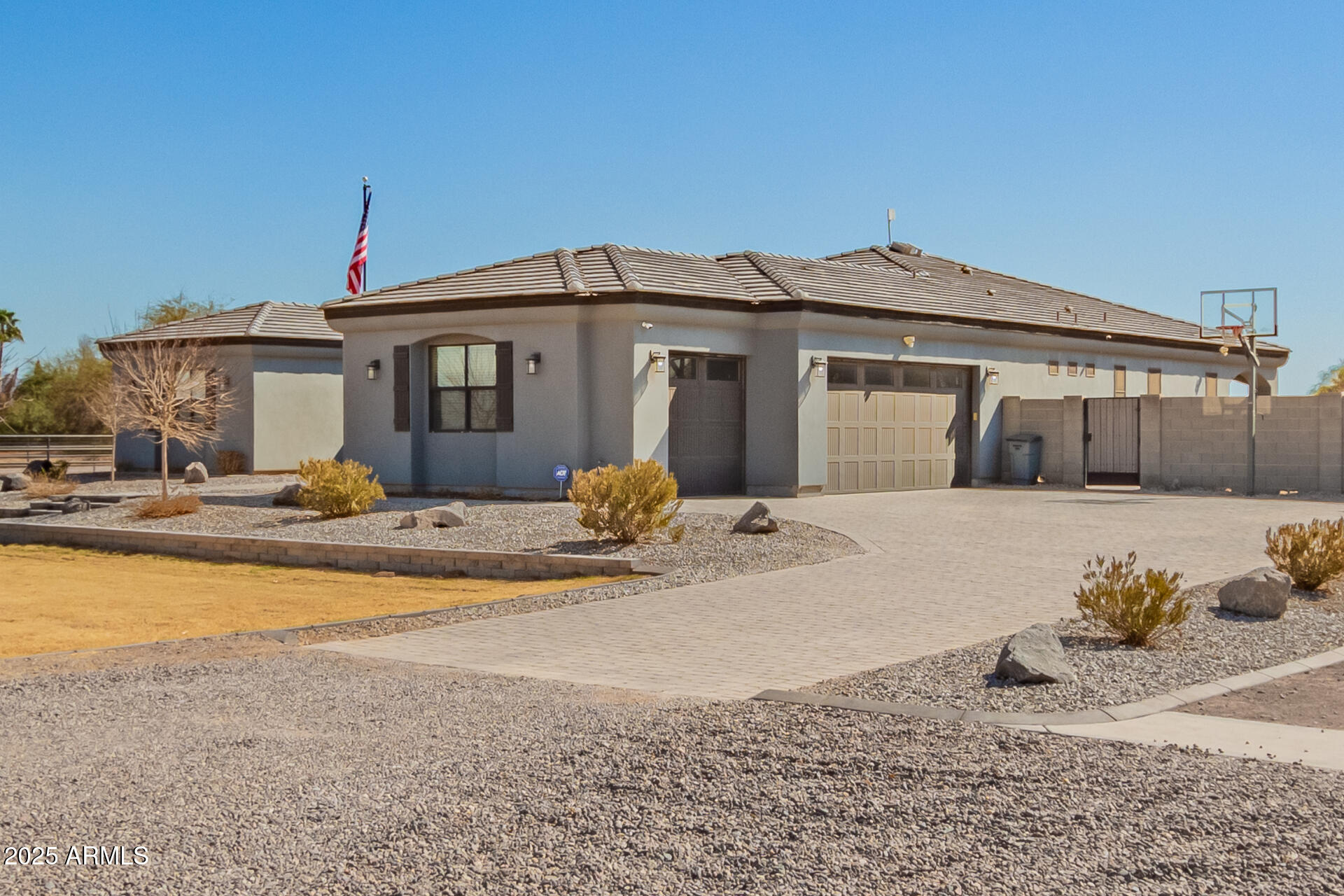 21717 W SOUTH MOUNTAIN Avenue