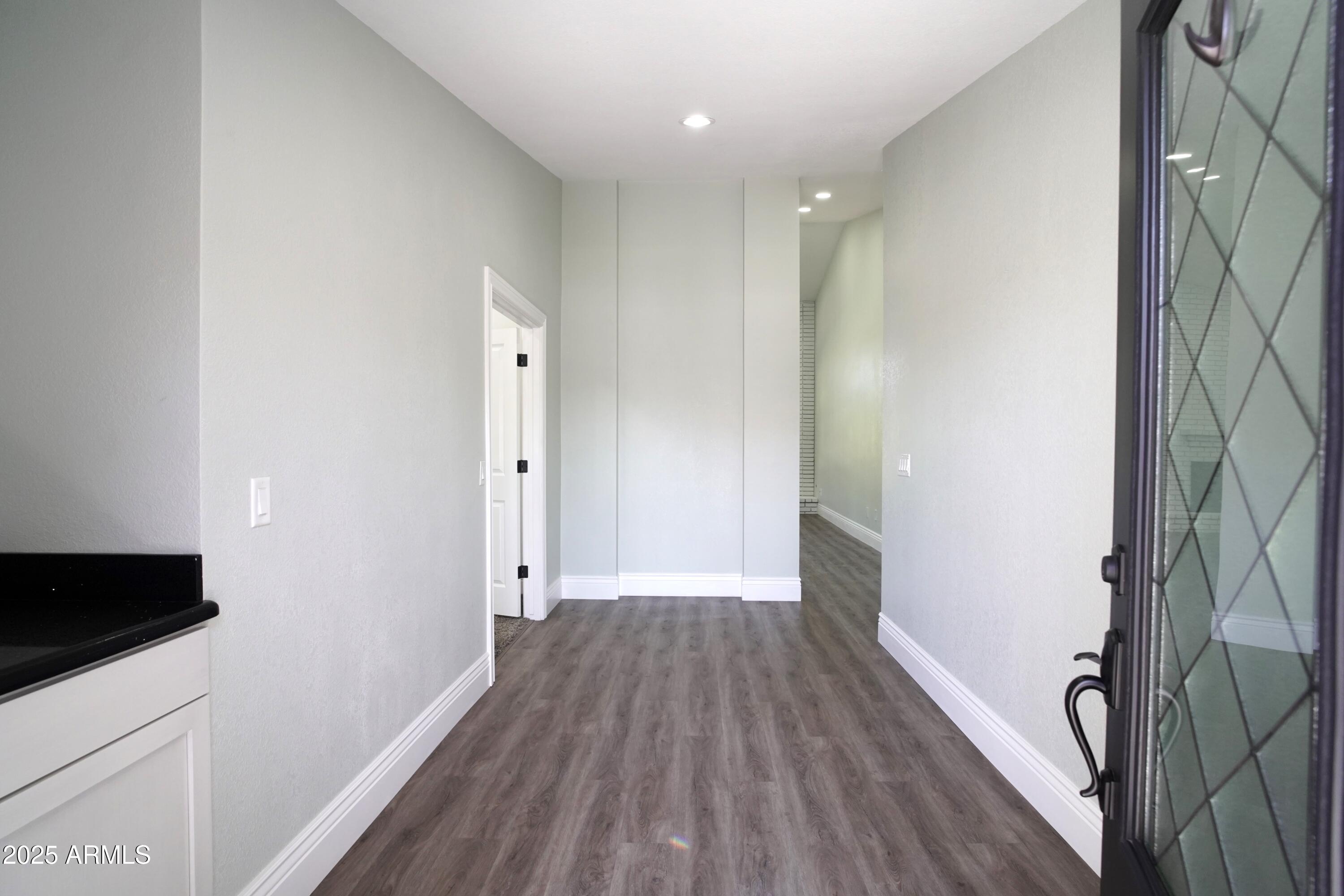 1844 E LELAND Circle