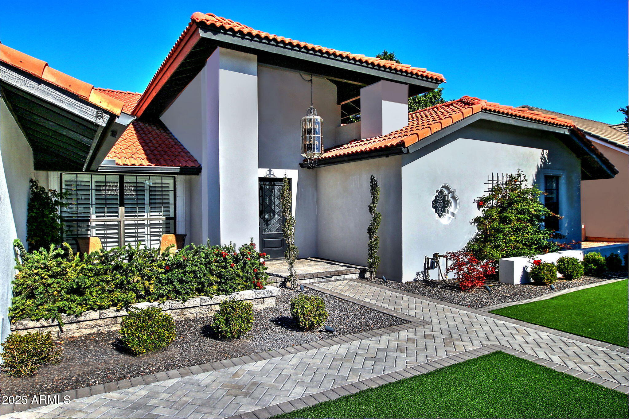 1844 E LELAND Circle