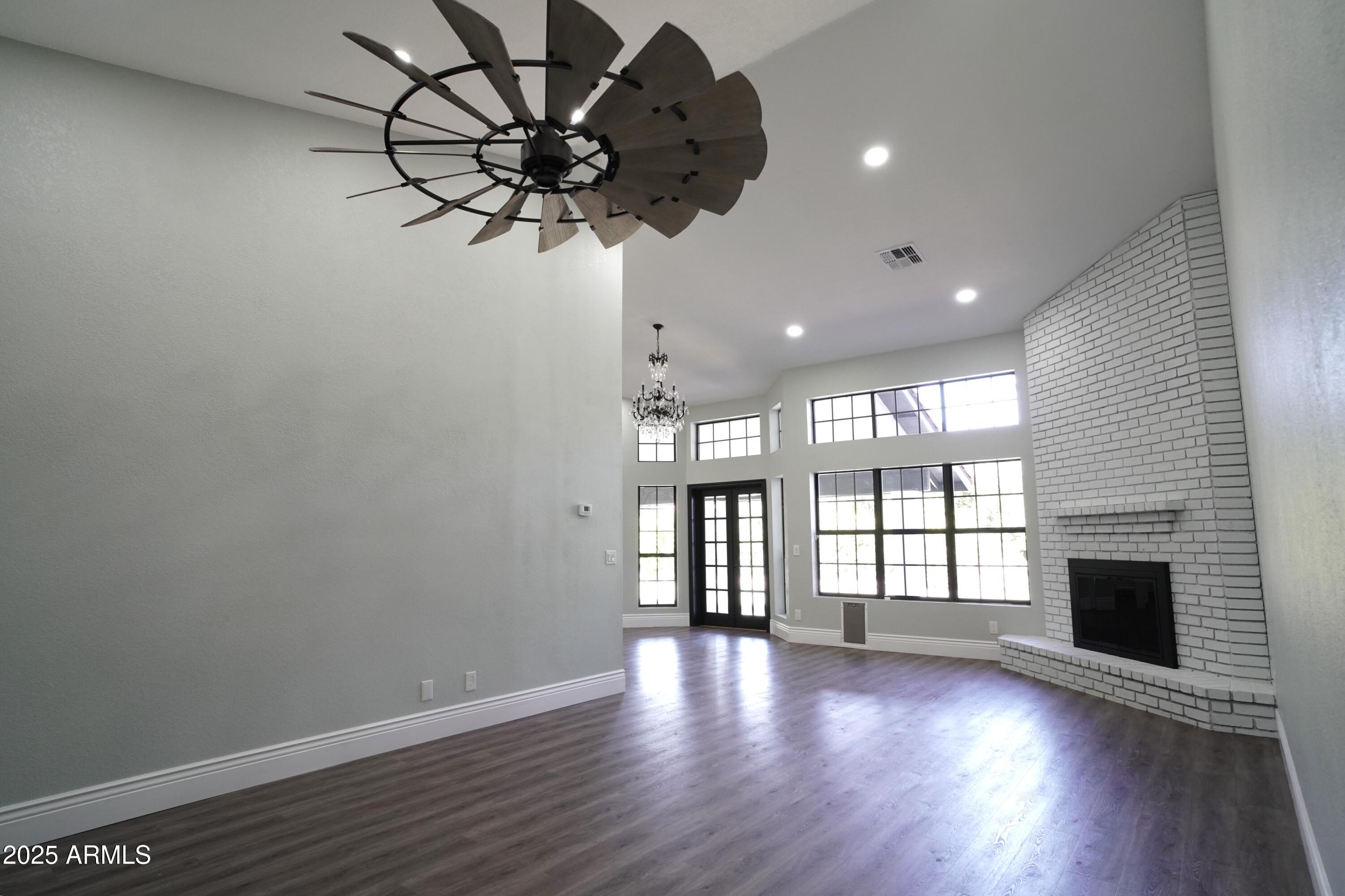 1844 E LELAND Circle