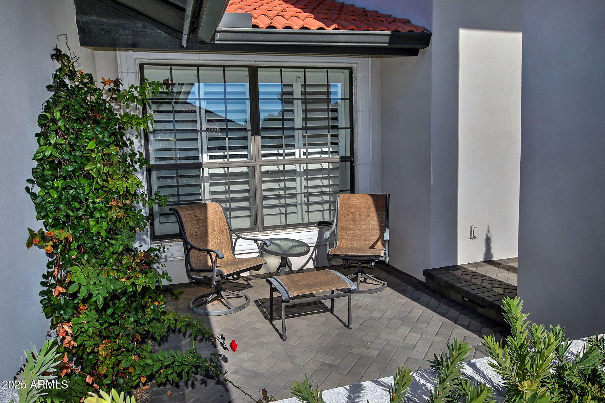 1844 E LELAND Circle