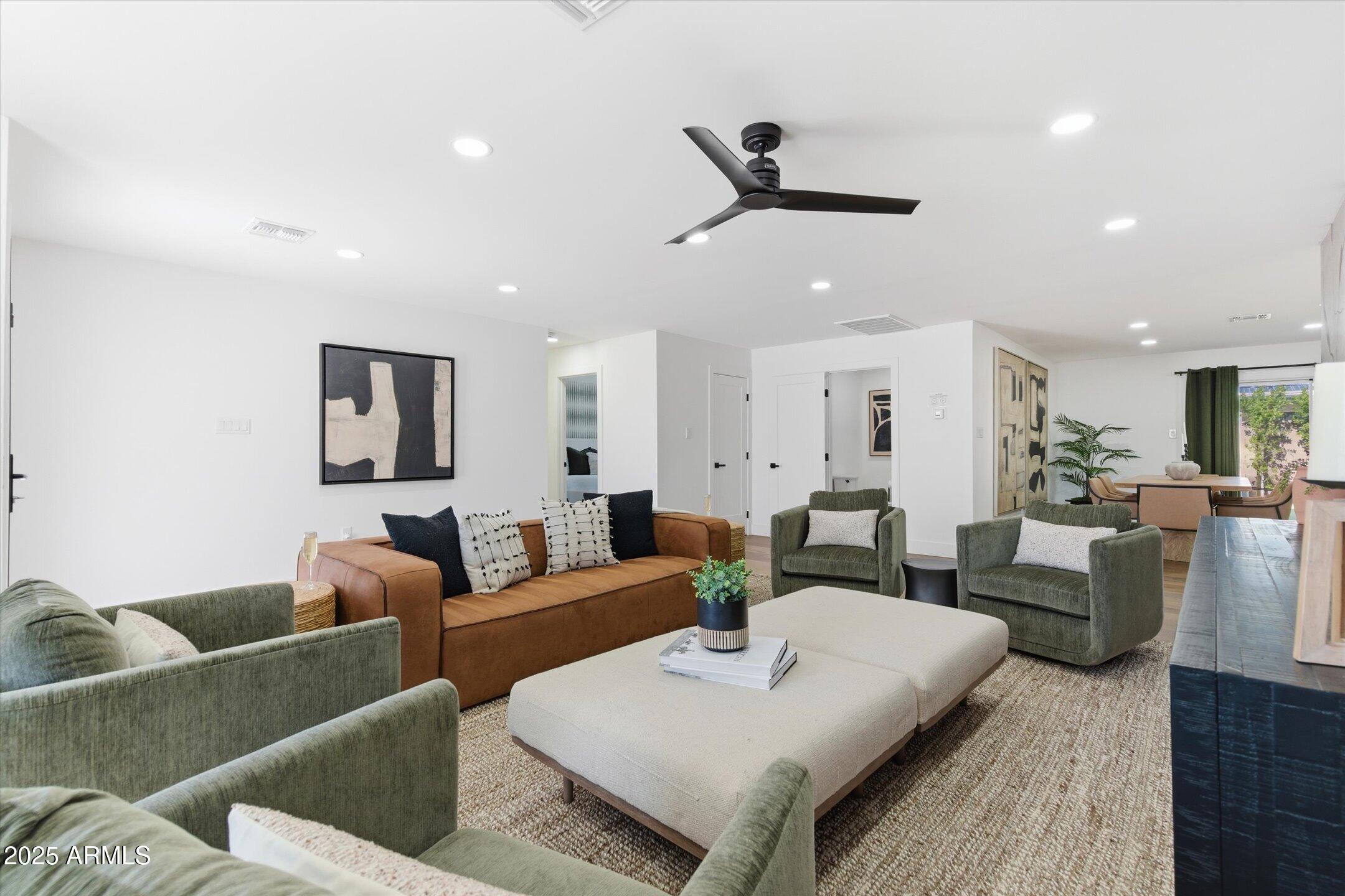 6712 E PERSHING Avenue