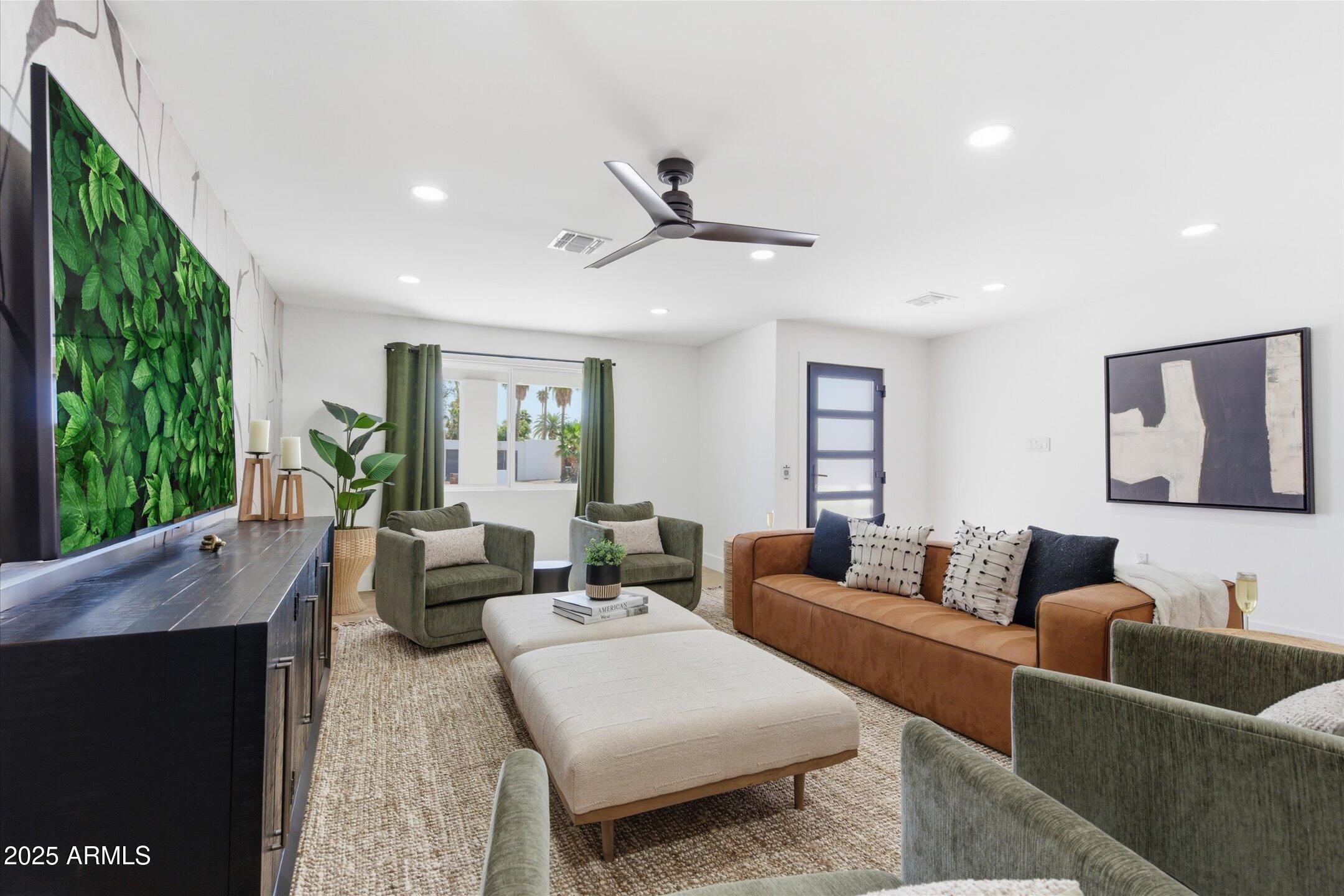 6712 E PERSHING Avenue