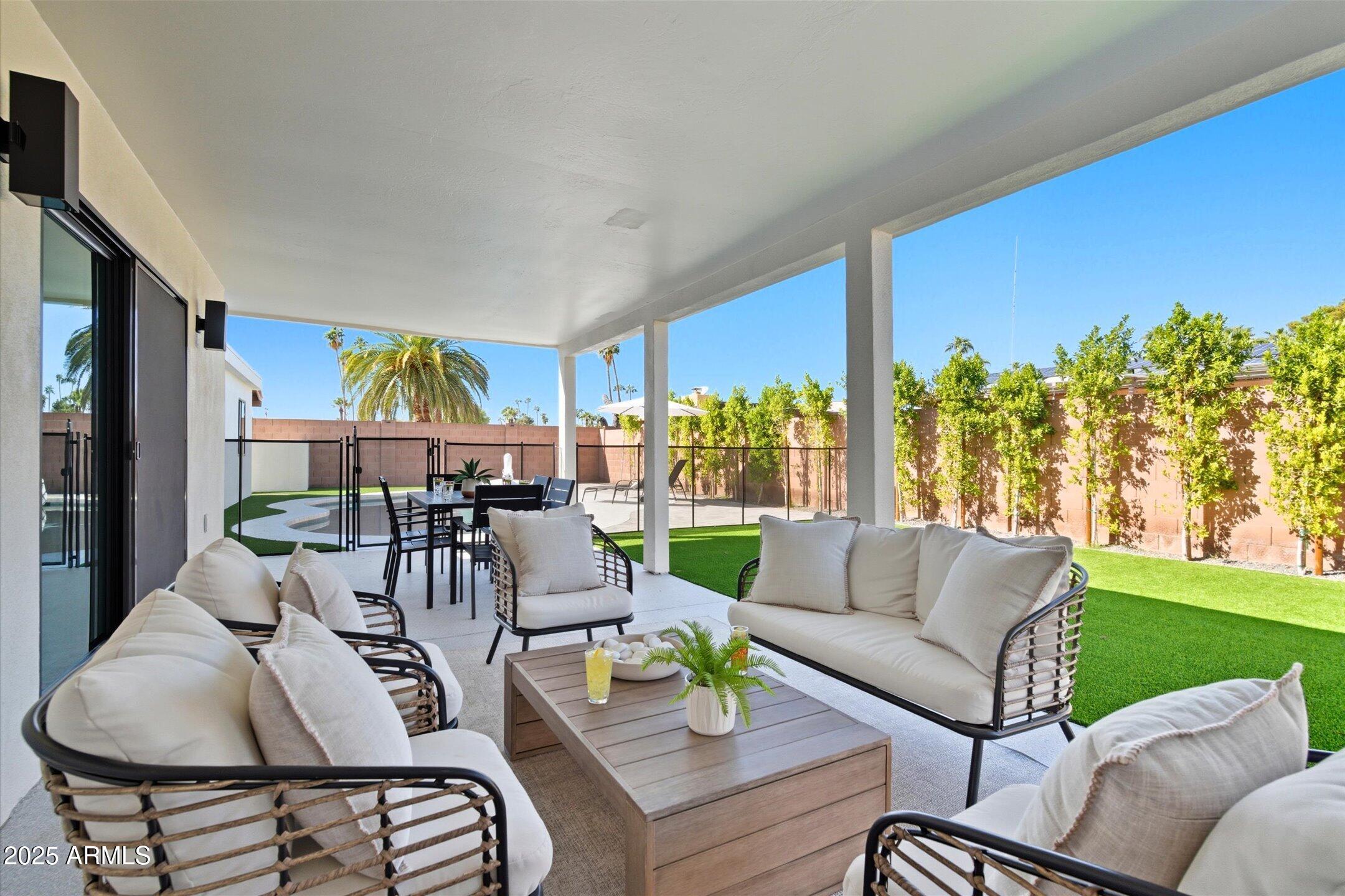 6712 E PERSHING Avenue