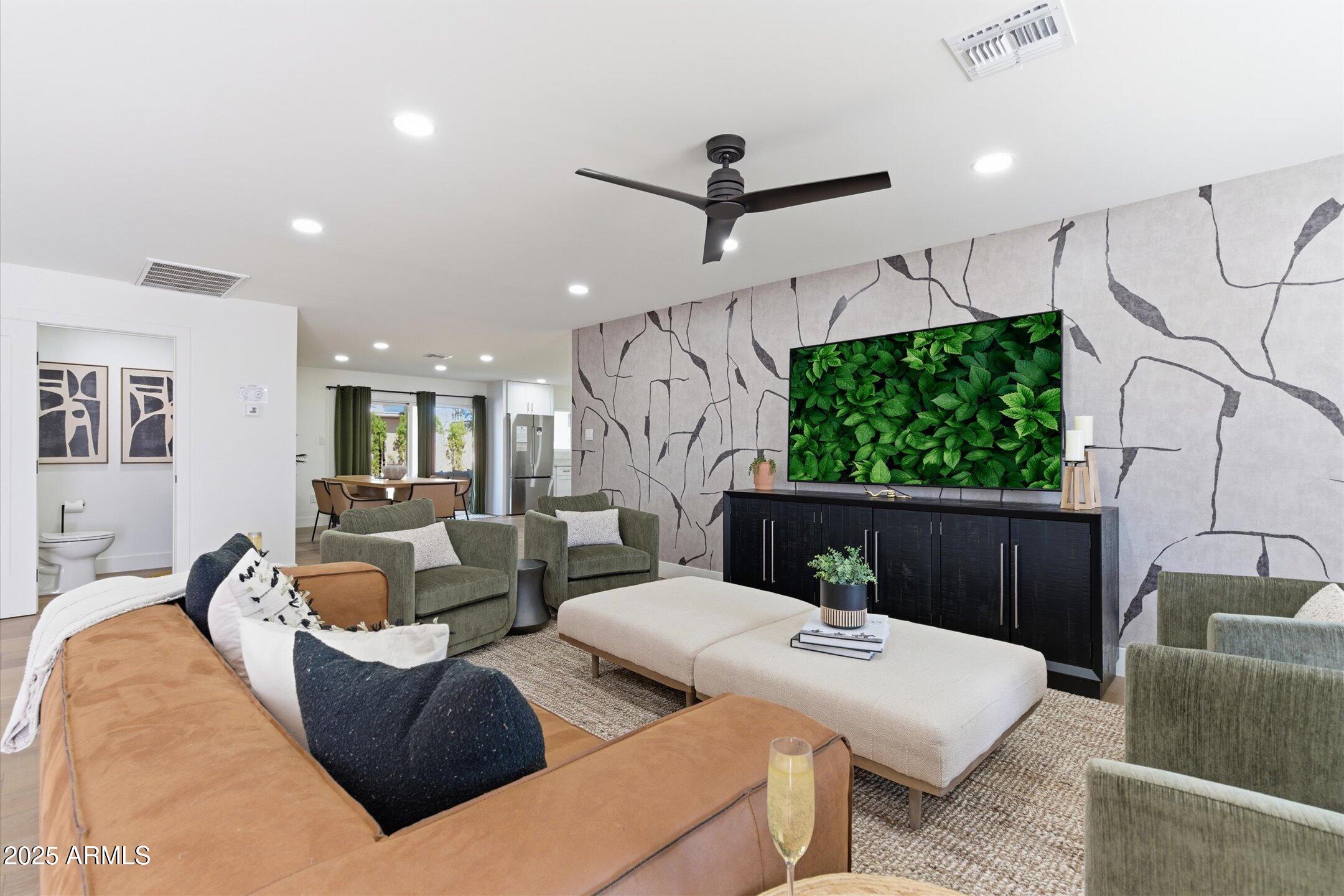 6712 E PERSHING Avenue