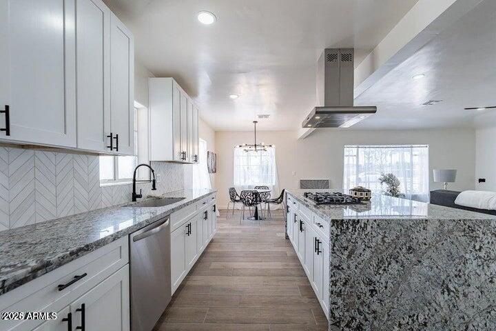 1322 W FLOWER Street