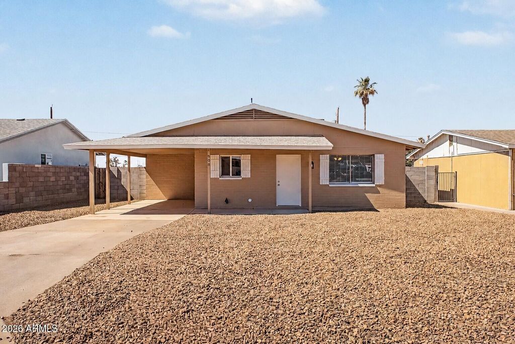 Photo of 808 E Desert Drive N, Phoenix, AZ 85042 (MLS # 7030336)