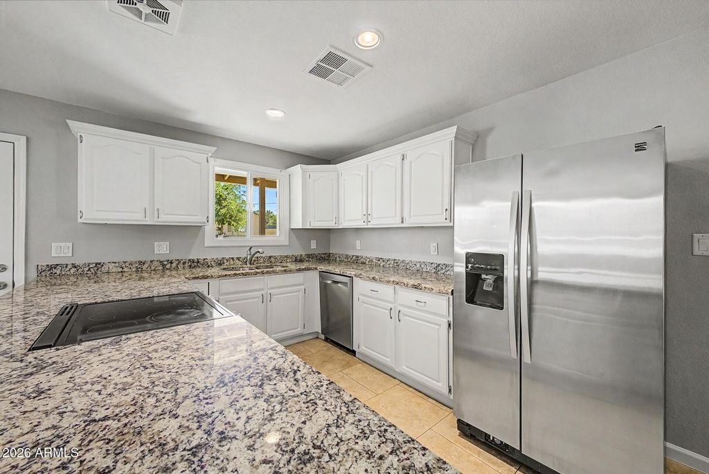 Photo of 808 E Desert Drive N, Phoenix, AZ 85042 (MLS # 7030336)