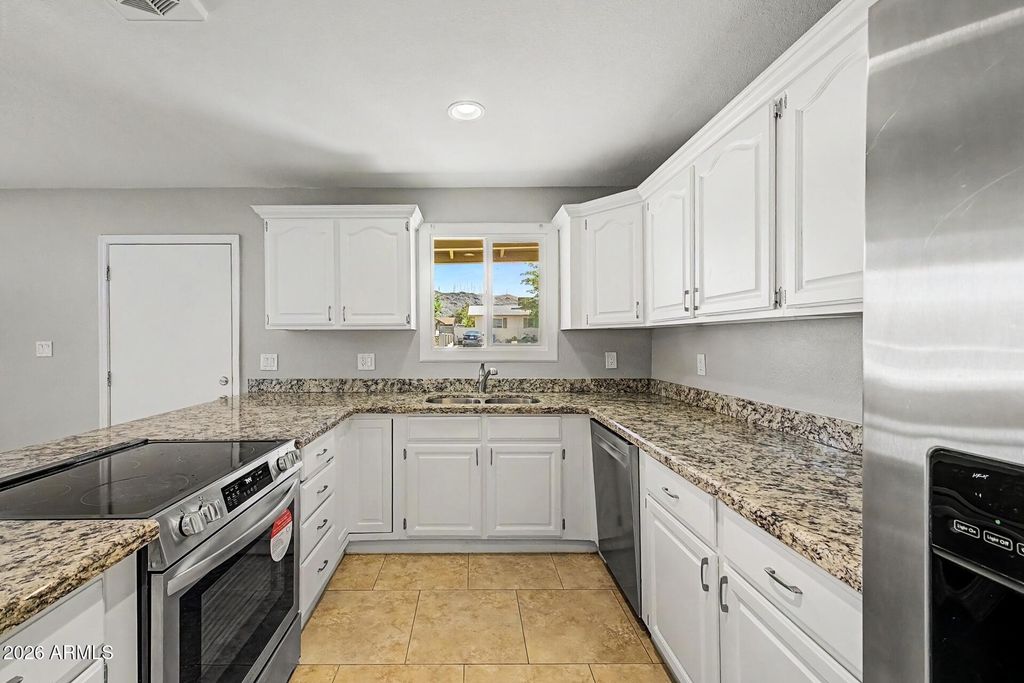 Photo of 808 E Desert Drive N, Phoenix, AZ 85042 (MLS # 7030336)