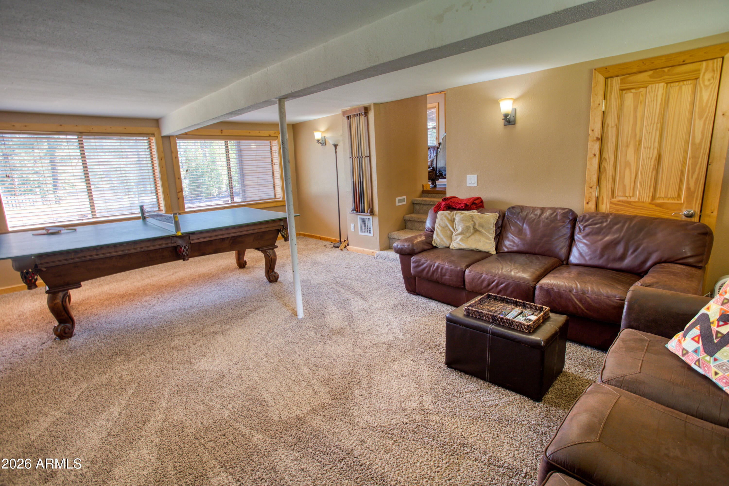 905 W NAVAJO Lane