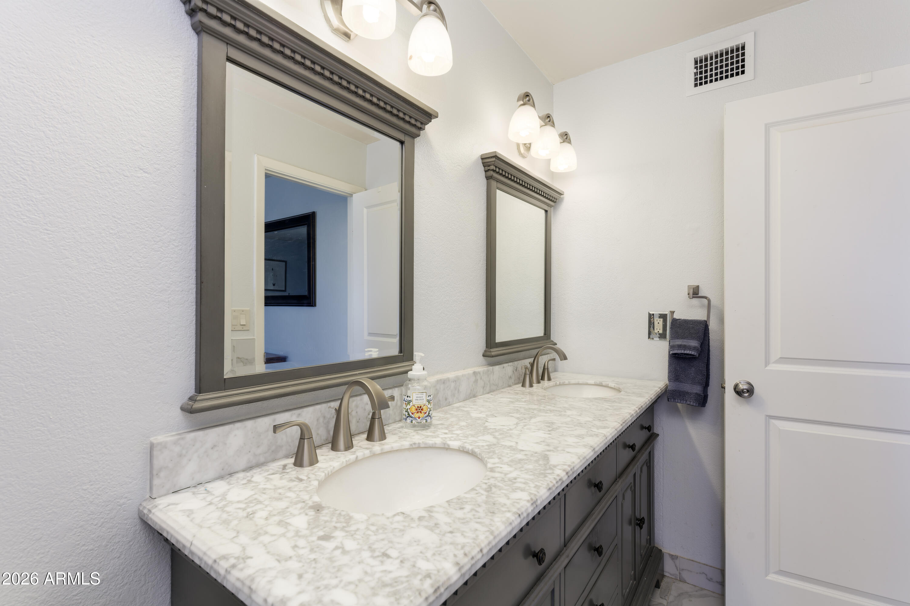 COUNTRY TRACE - Residential