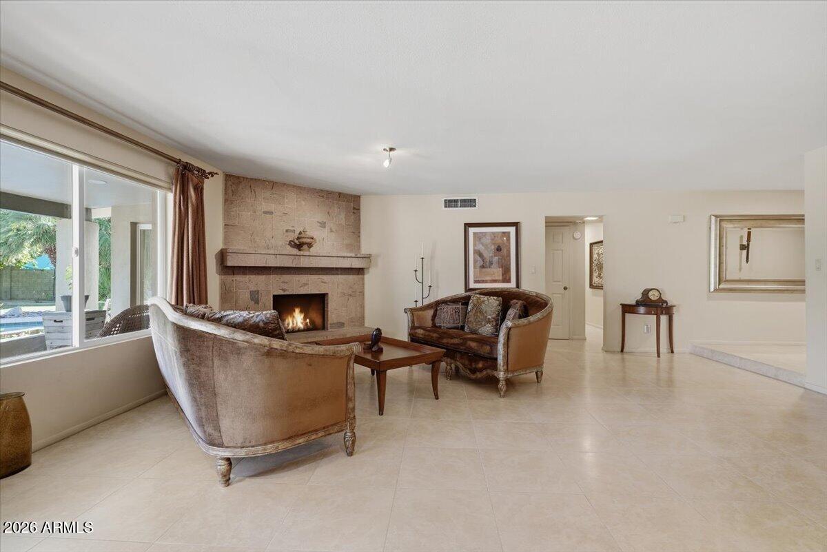 1001 E AIRE LIBRE Avenue