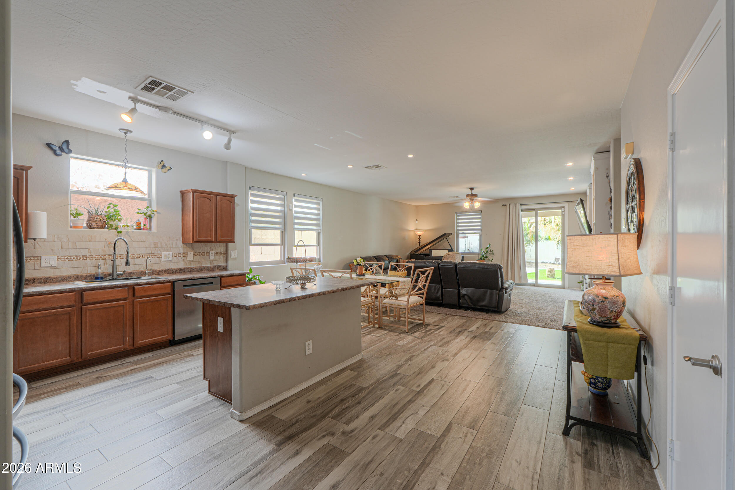 45665 W GUILDER Avenue