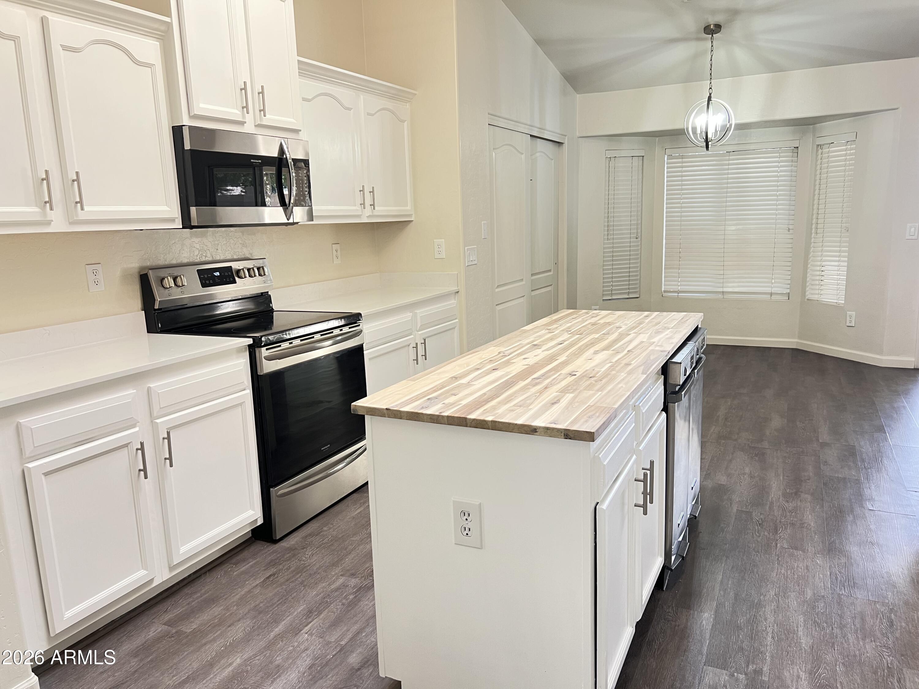 910 S PARADISE Drive