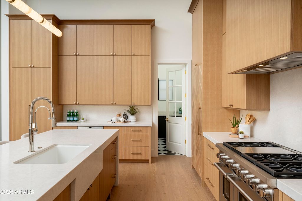 Photo of 3923 E Heatherbrae Drive, Phoenix, AZ 85018 (MLS # 7000034)