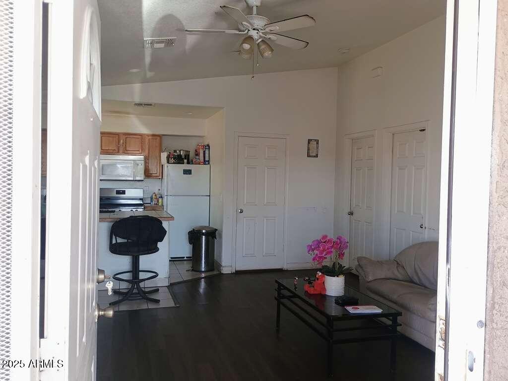 1748 W SHERMAN Street