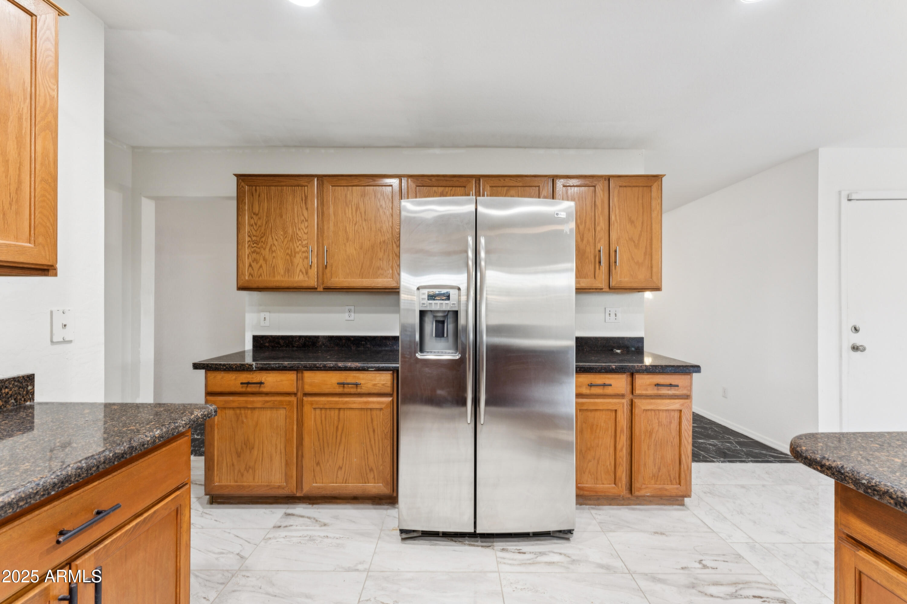 4004 W MYRTLE Avenue