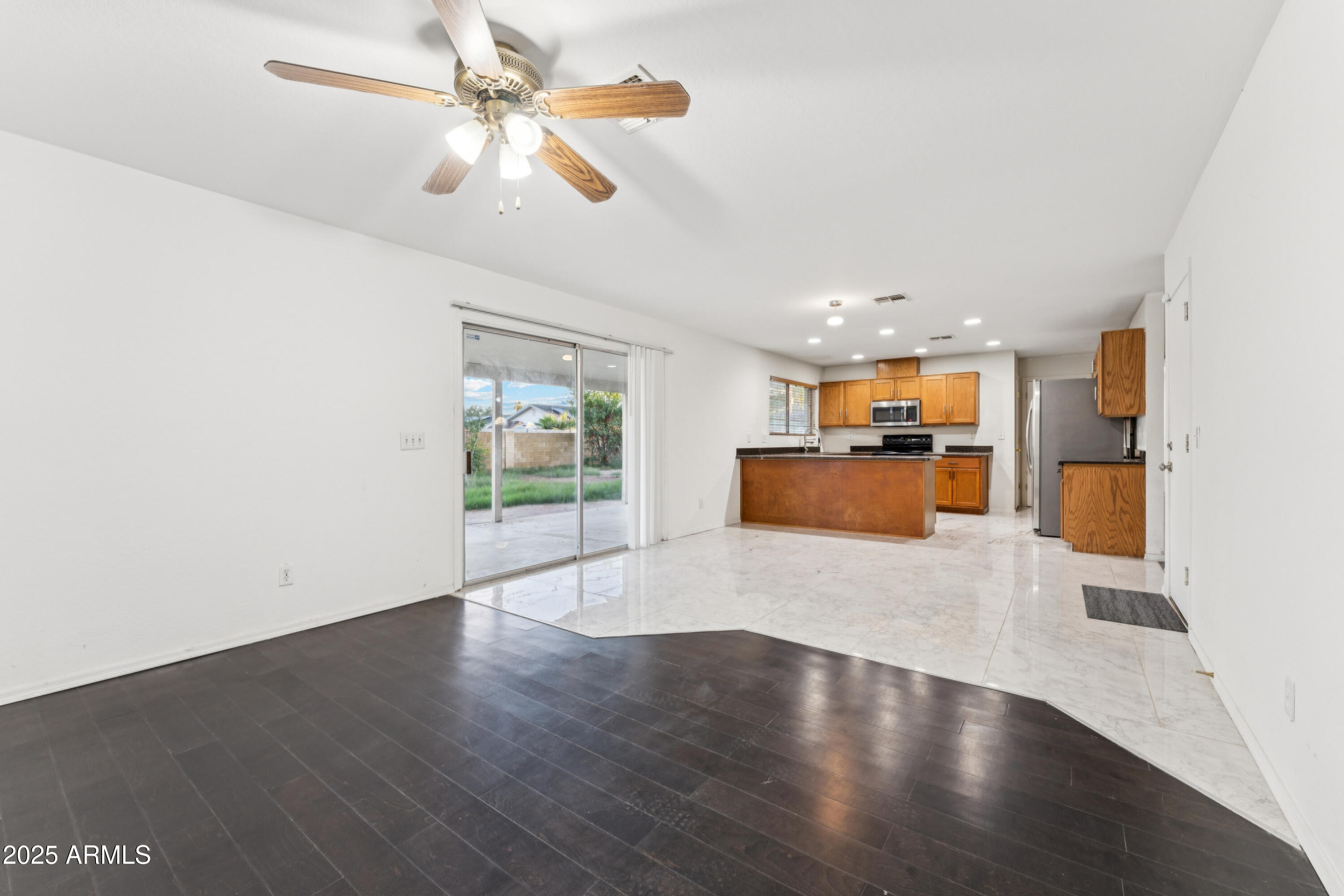 4004 W MYRTLE Avenue