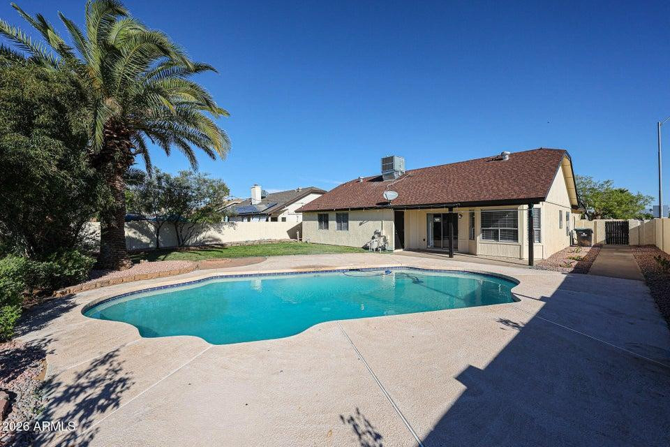 3951 E Waltann Lane