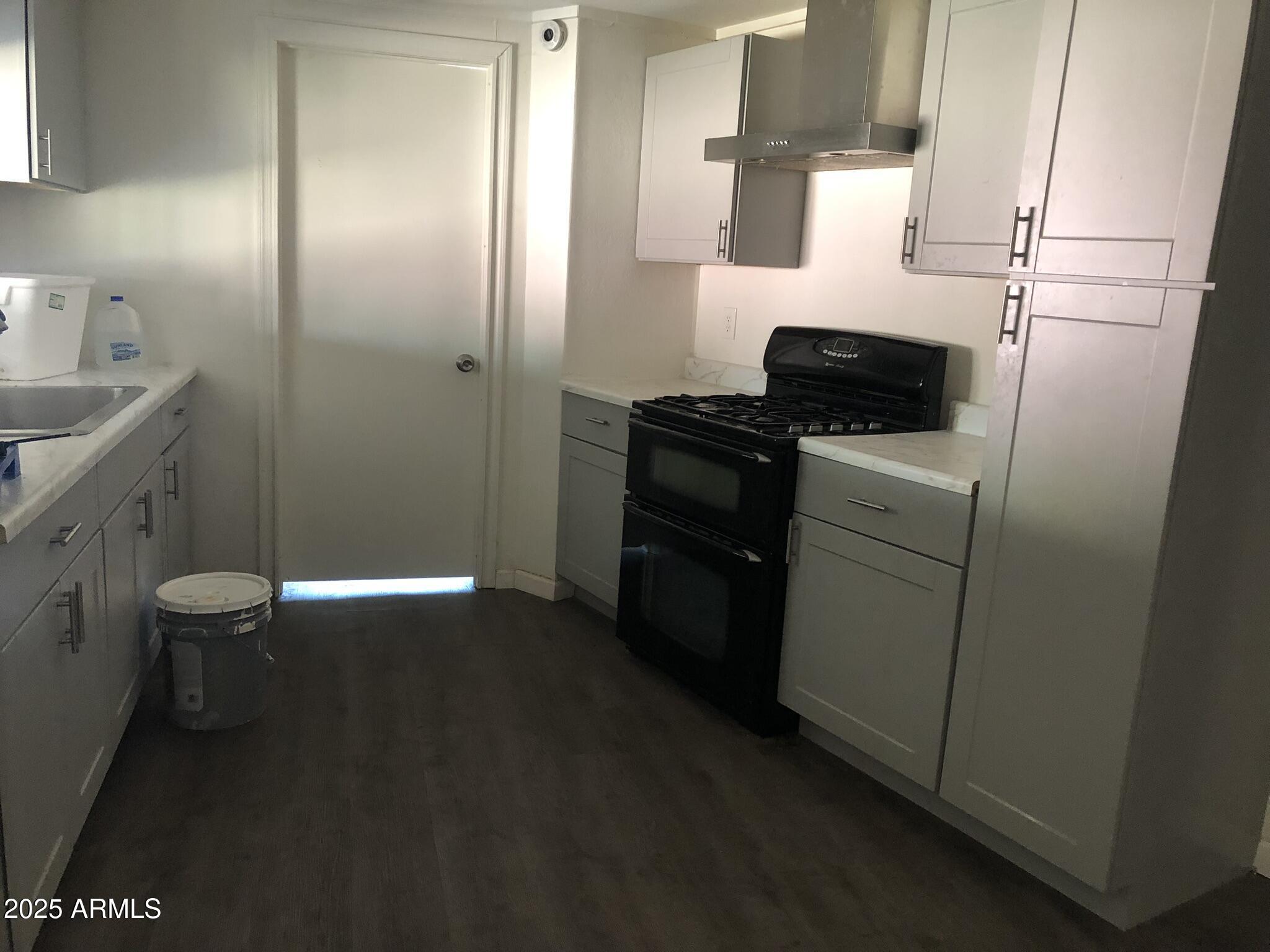 3619 E WESTERN Drive