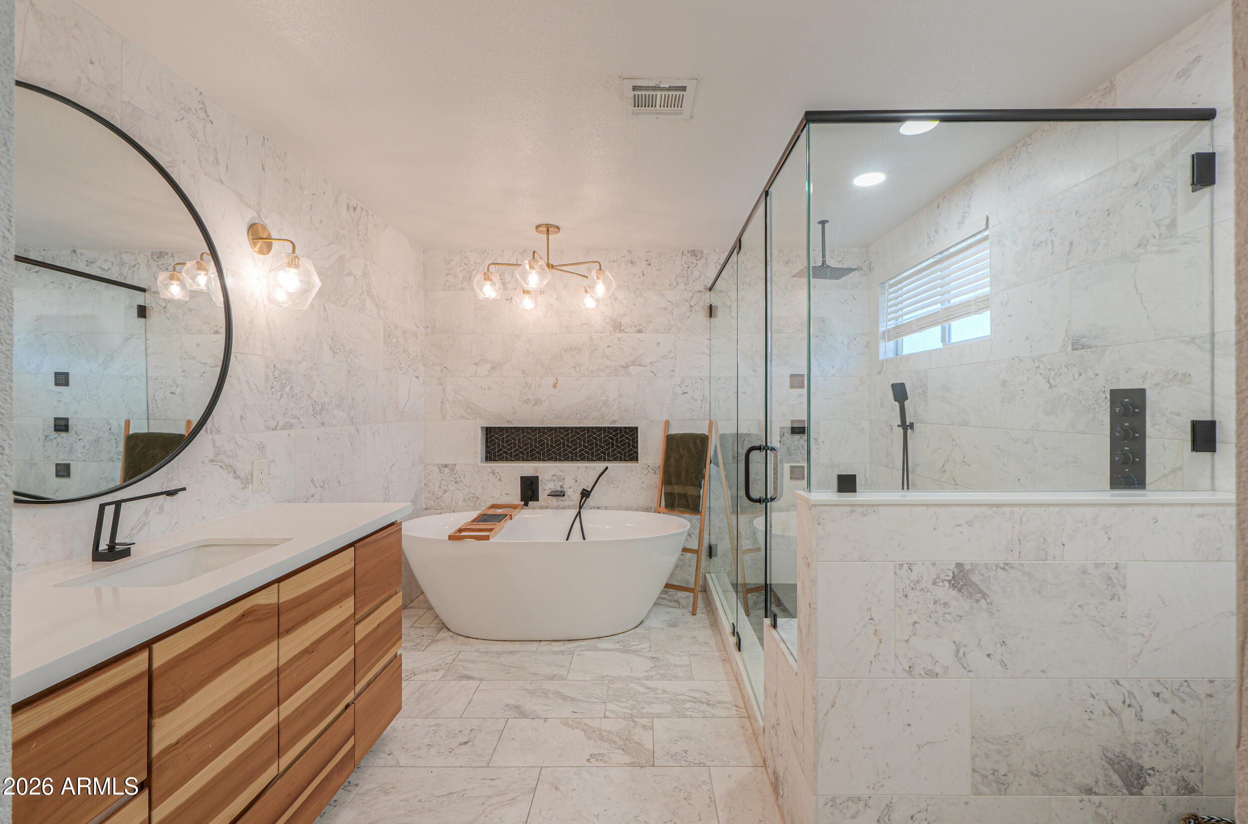 466 W SMOKE TREE Road