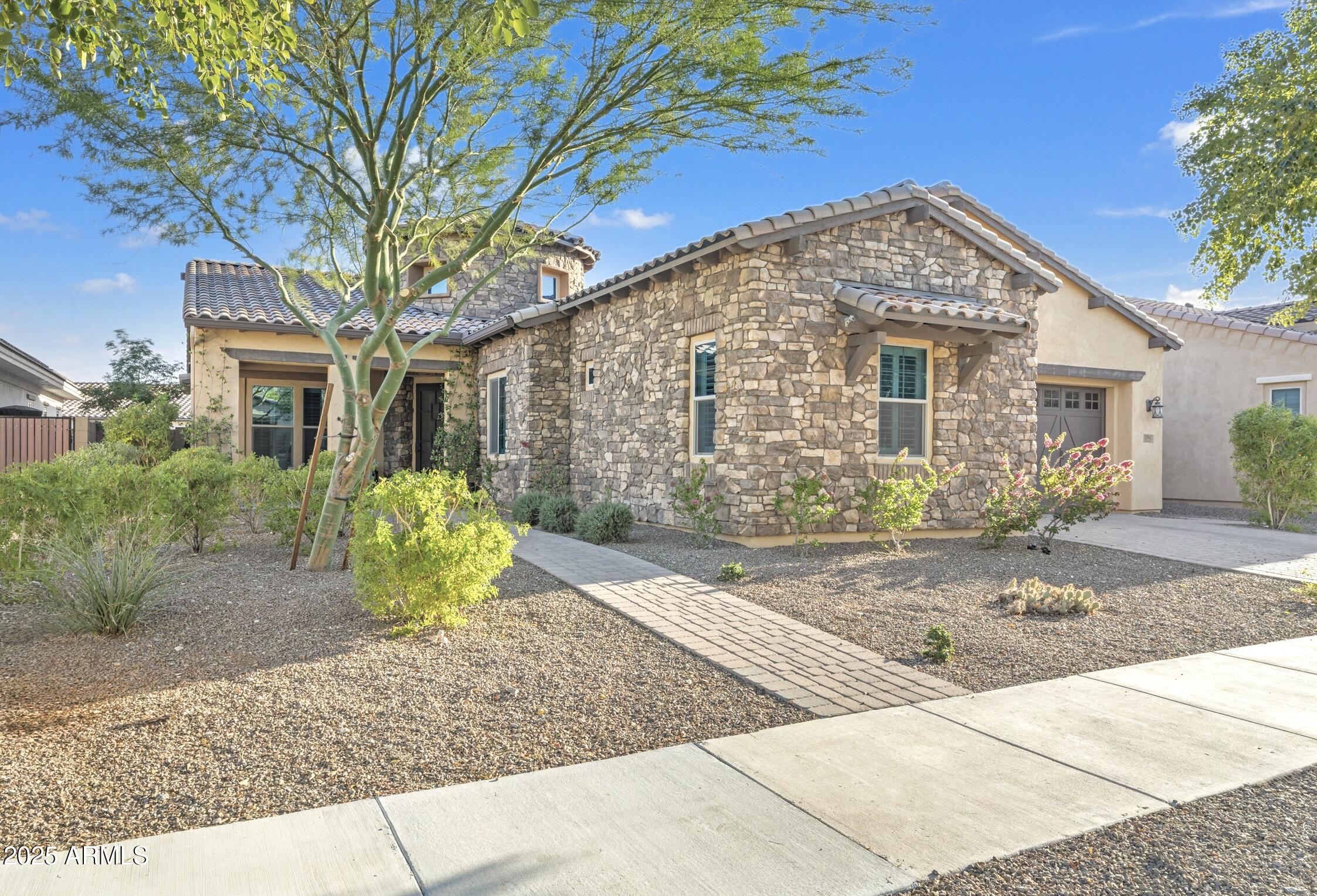 20947 W MARIPOSA Street