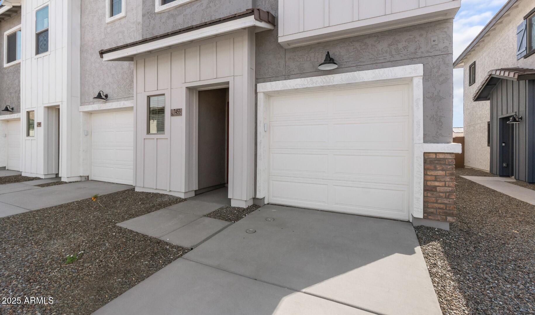 7453 S 75th Drive
