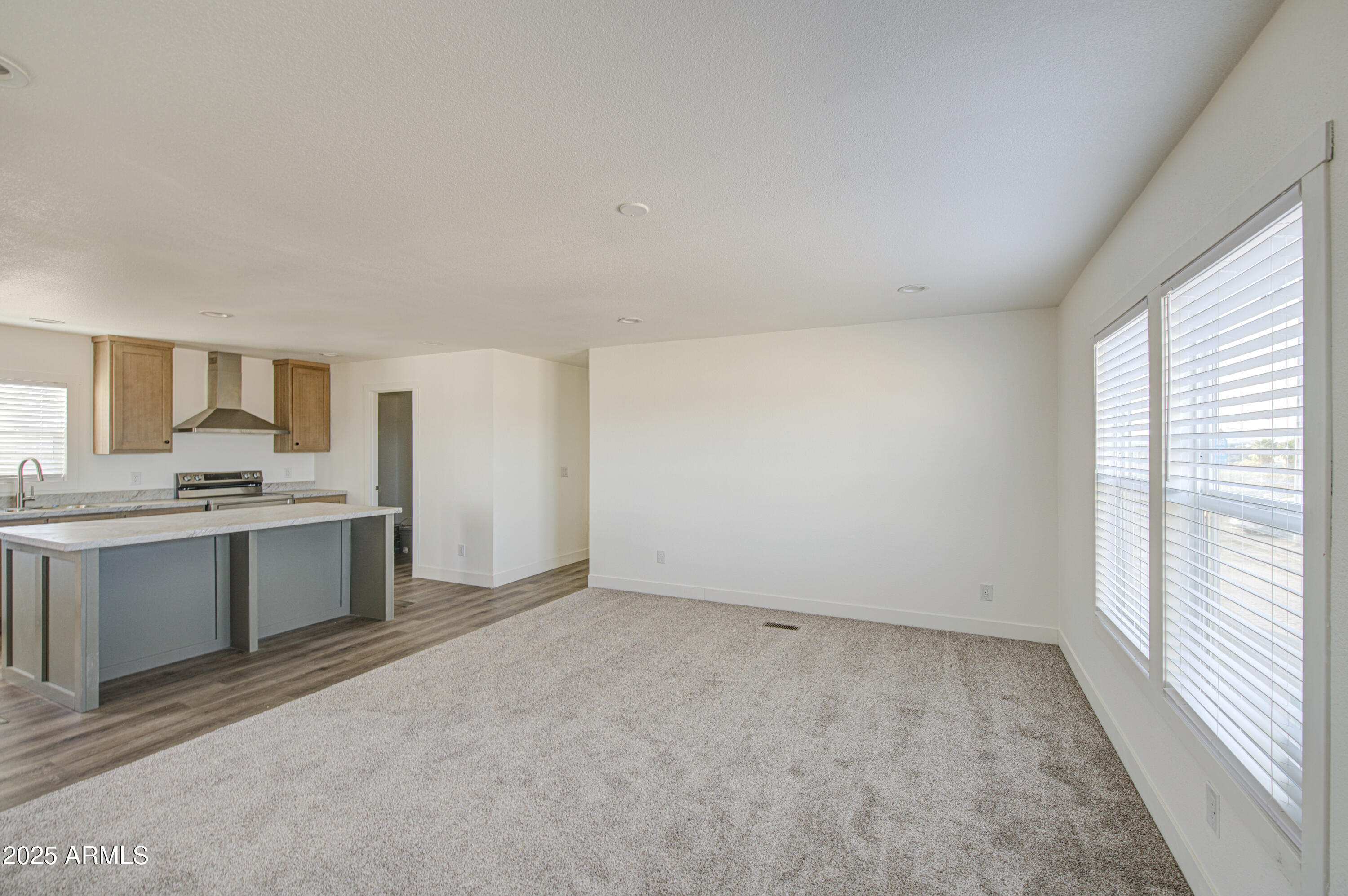 34489 W SOUTH MOUNTAIN Avenue