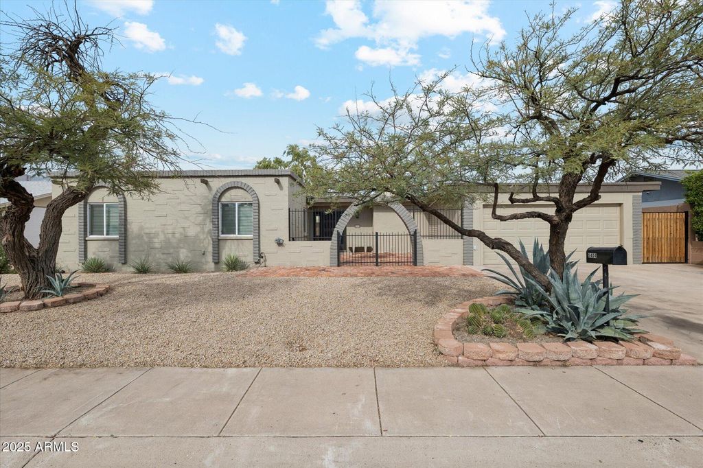 Photo of 5404 W Eva Street, Glendale, AZ 85302 (MLS # 6949332)