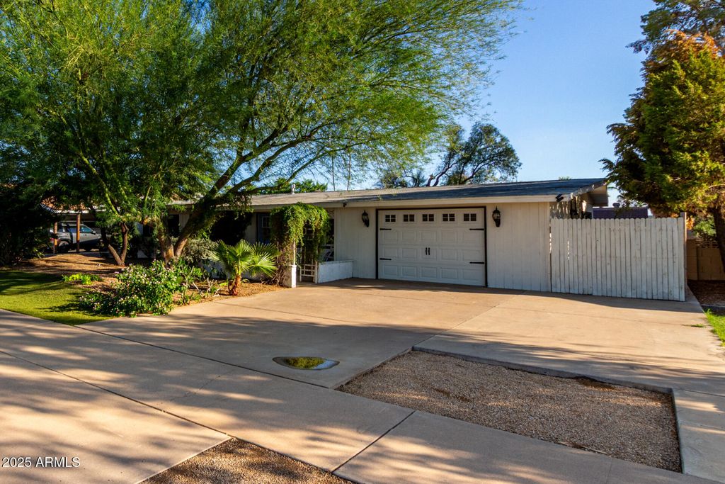 Photo of 417 E Palm Street, Litchfield Park, AZ 85340 (MLS # 6926626)