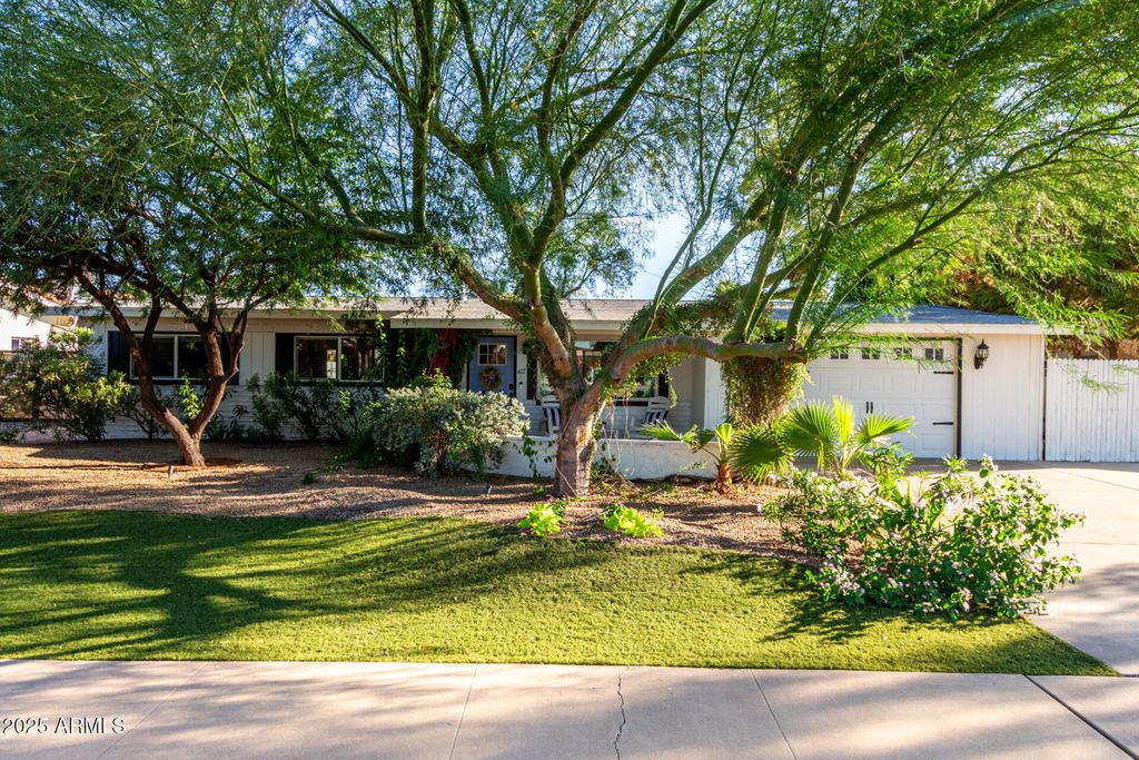 Photo of 417 E Palm Street, Litchfield Park, AZ 85340 (MLS # 6926626)