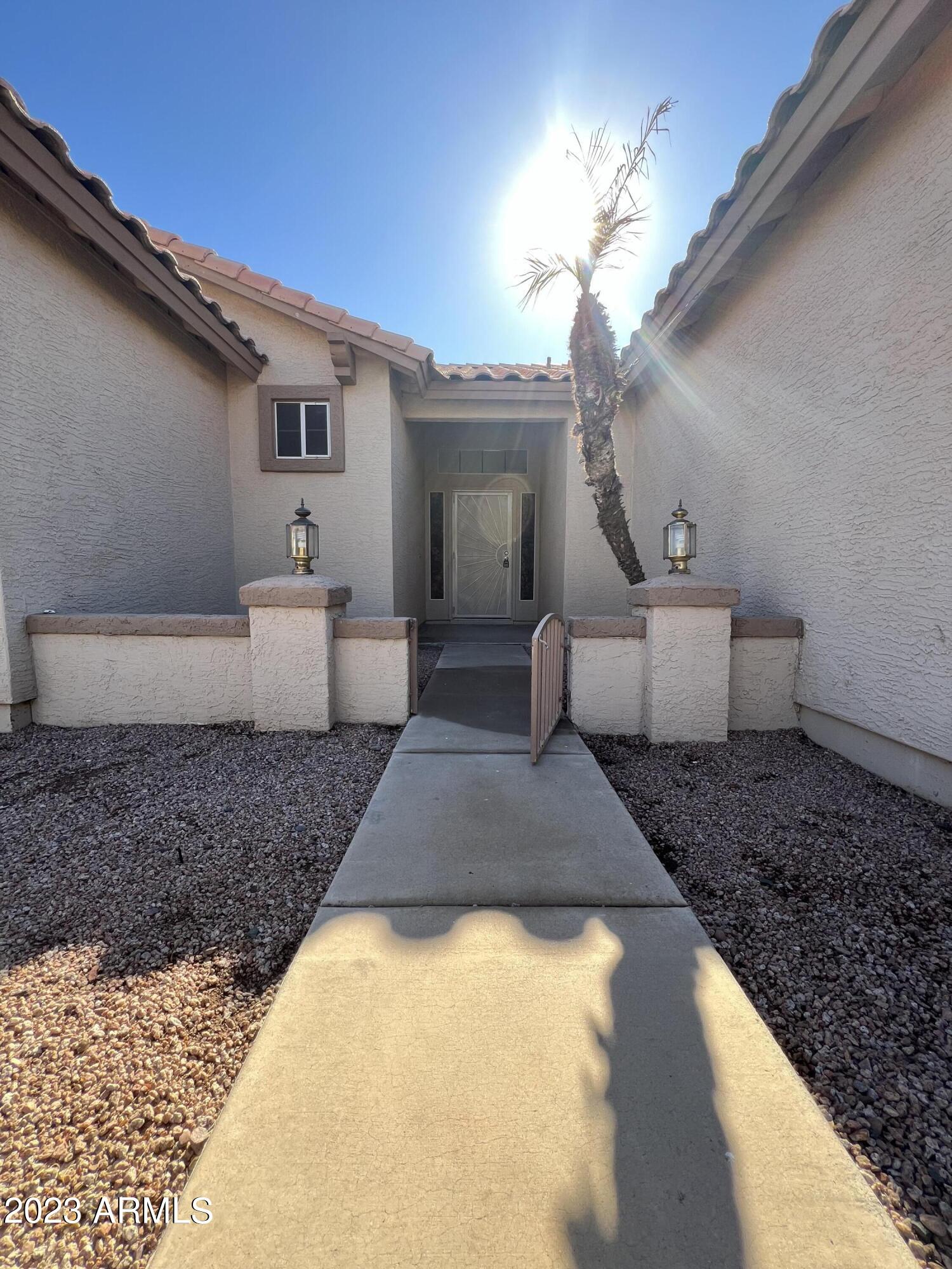 1561 E STANFORD Avenue