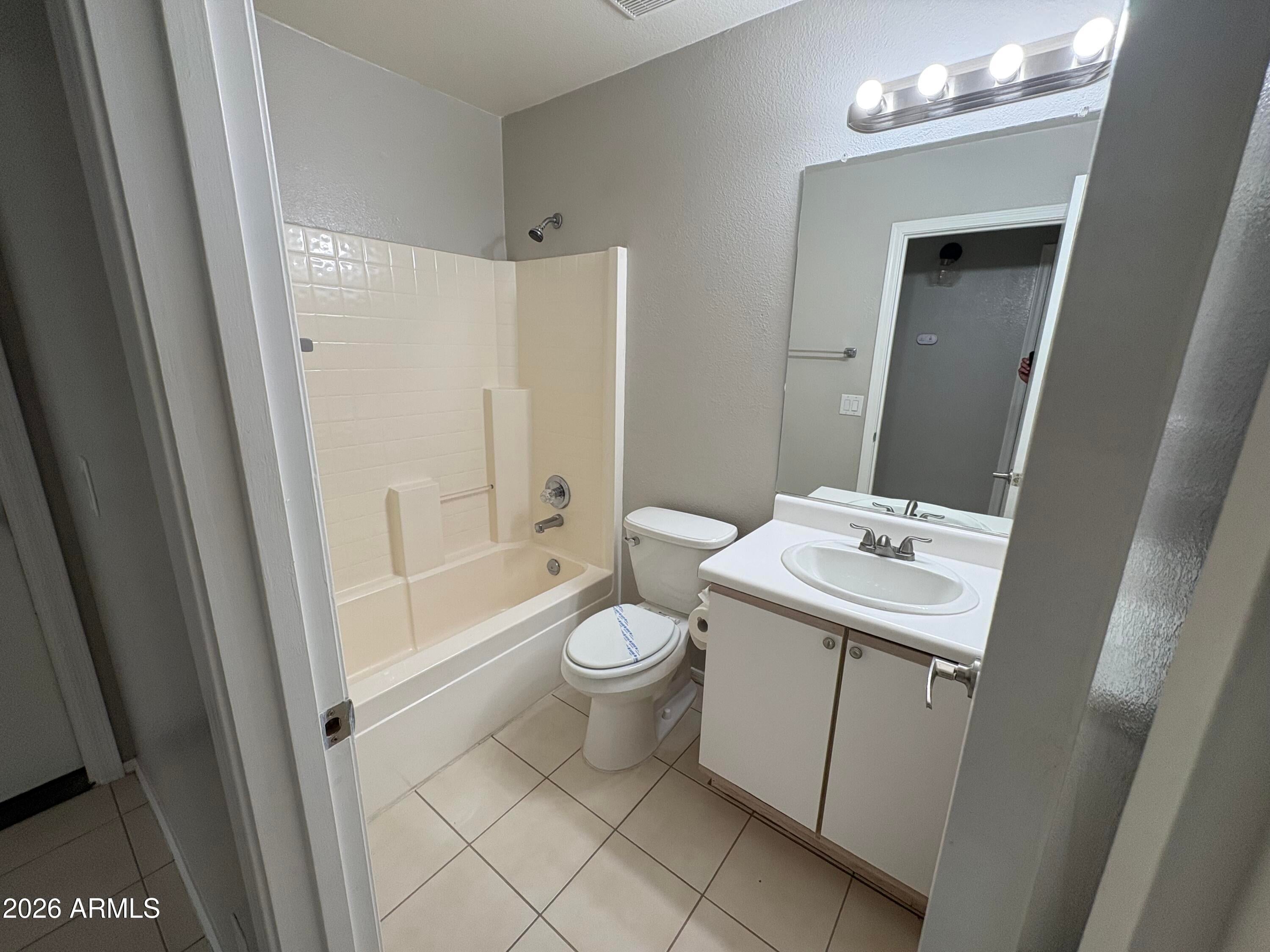 15901 W ELM Street